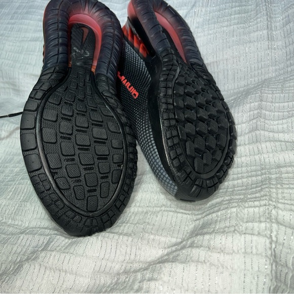 Nike Men\'s Black and Red Athletic Shoes New whitout of the box main image 8